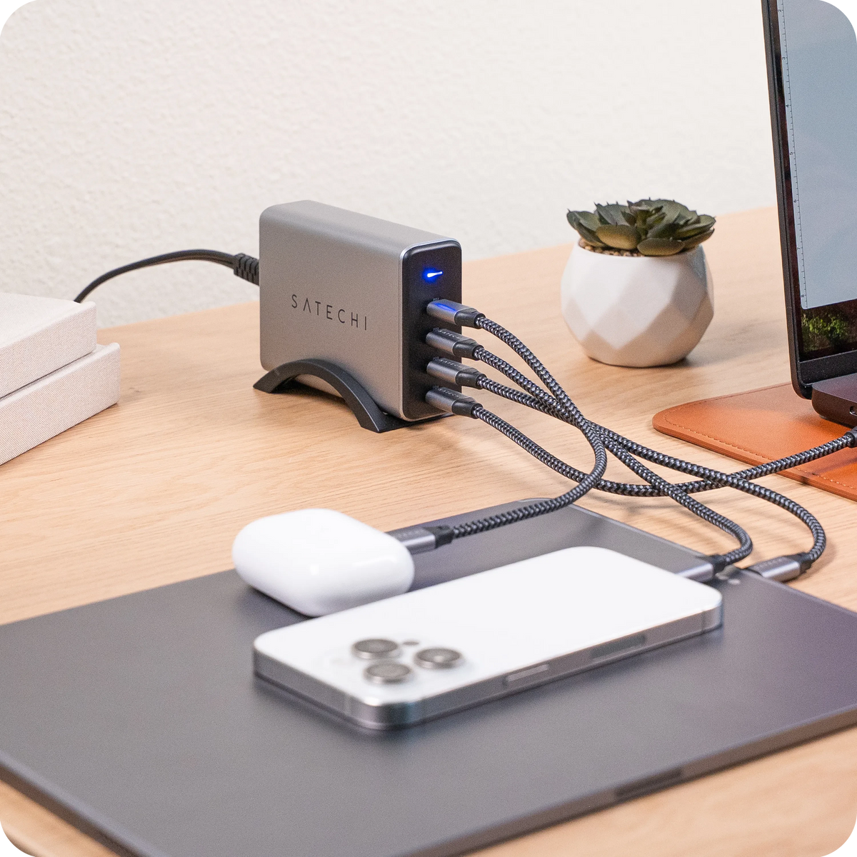 165W USB-C 4-Port PD GaN Charger Satechi UK