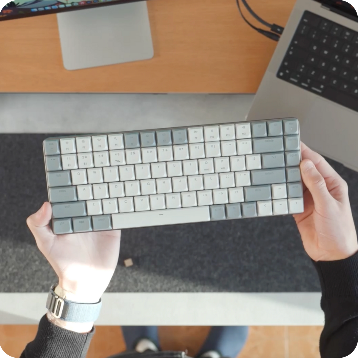 SM1 Slim Mechanical Backlit Bluetooth Keyboard Satechi Dark 